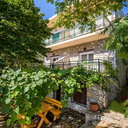 Petra Mare Apartmán Alikí