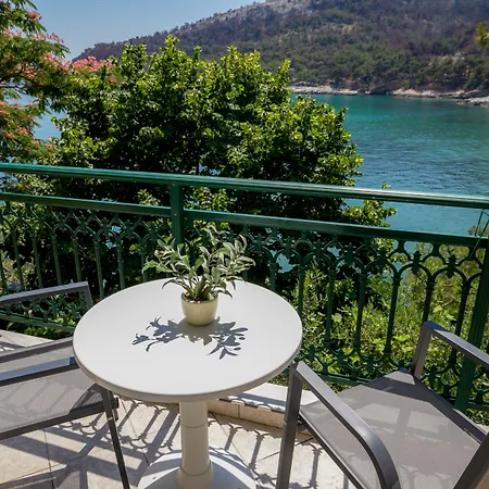 Petra Mare Lägenhet Alikí