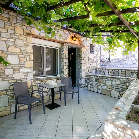 Petra Mare Apartament Alikí