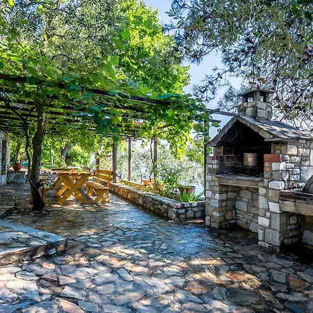 Petra Mare Apartament Alikí