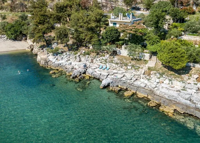 Petra Mare Apartment Alikí