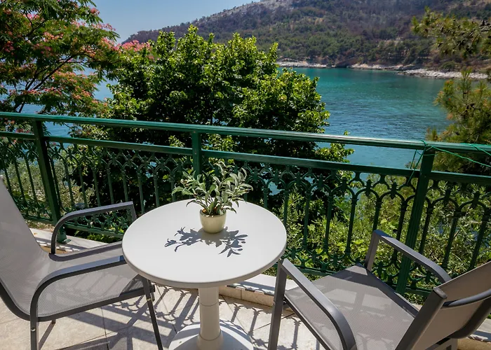 Petra Mare Apartment Alikí