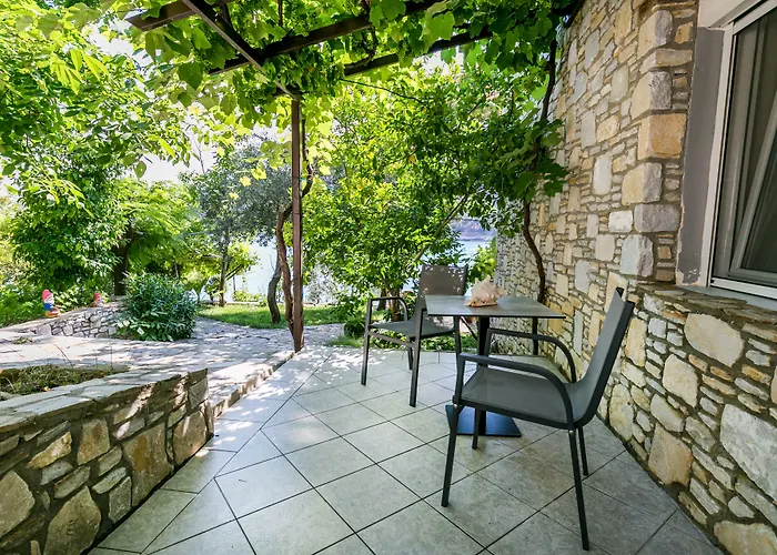 Apartment Petra Mare Alikí