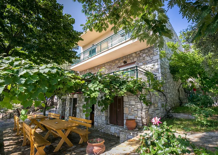 Petra Mare Apartment Alikí