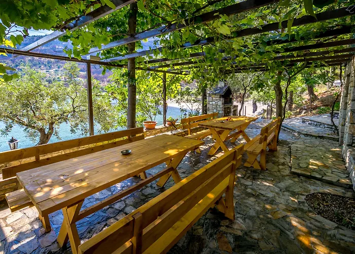 Petra Mare Apartment Alikí